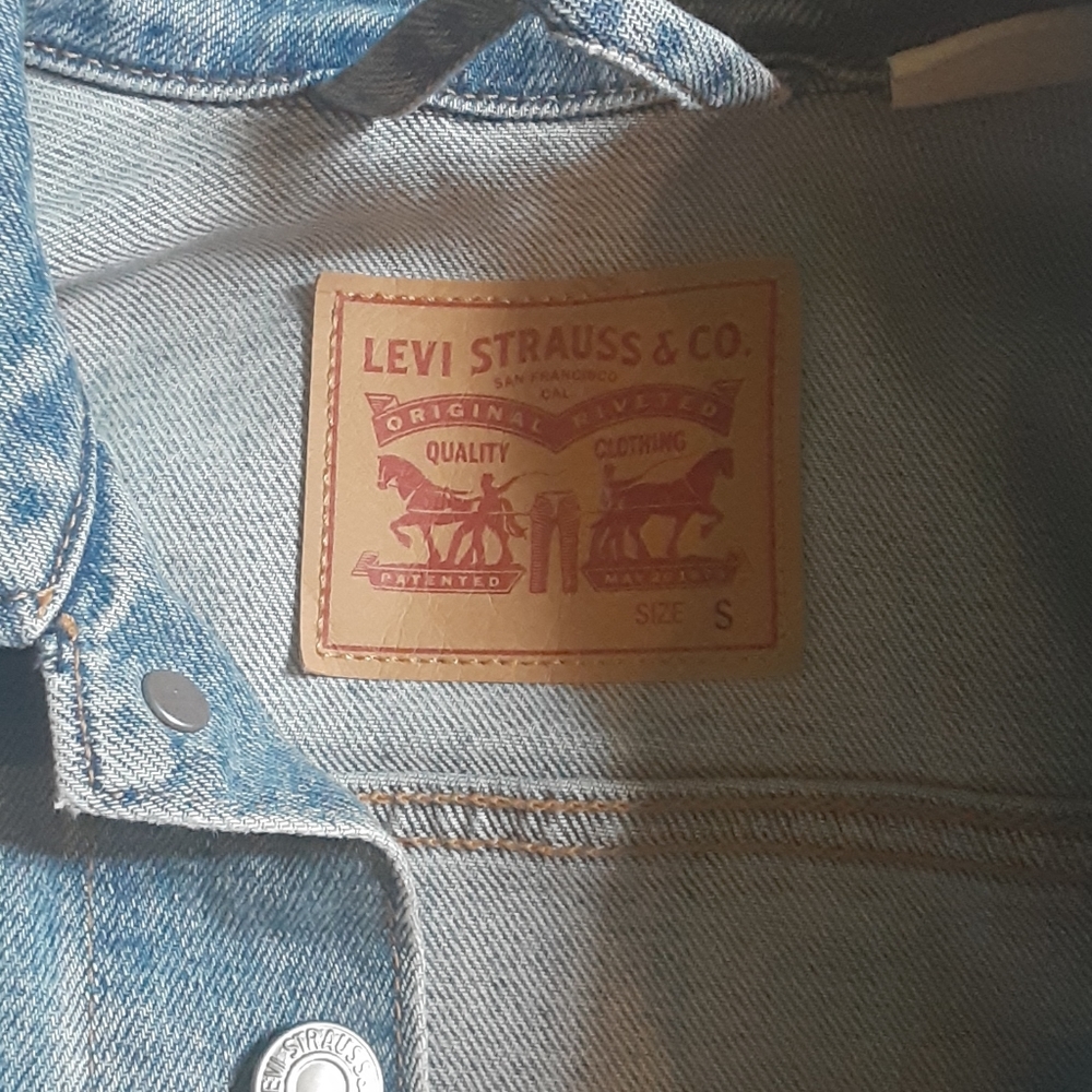 (NEW) Levi's original trucker jean jacket - Picture 2 of 3